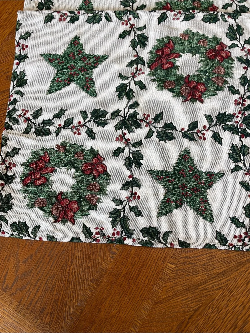 VTG 4 Red & Green Tapesty Wreath and Star Holiday Table Placemats